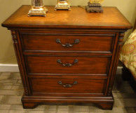 ISO18001 Solid Wood Bedside Table Bedroom Solid Walnut Dresser Odorless